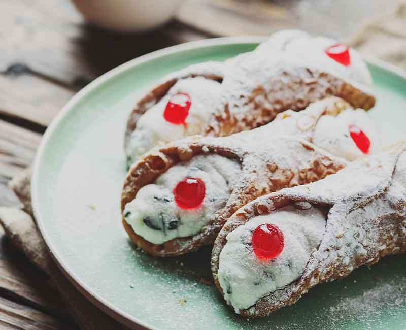 The best mini cannolis in Brooklyn